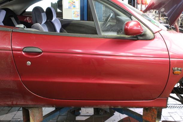 Foto: TÜR VORN RECHTS eines Renault Megane Cabriolet 1.6