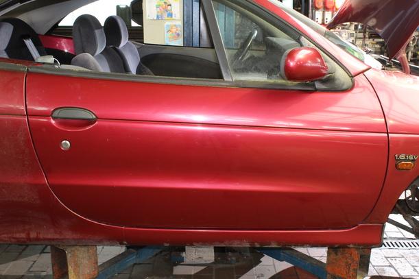 Foto: TÜR VORN RECHTS eines Renault Megane Cabriolet 1.6
