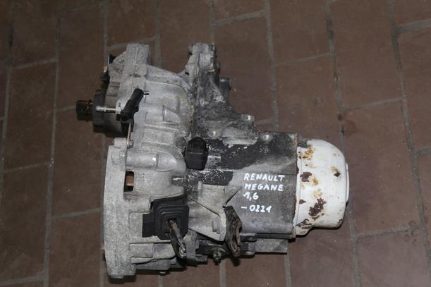 Foto: SCHALTGETRIEBE 5-GANG eines Renault Megane Cabriolet 1.6