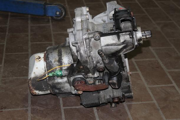 Foto: SCHALTGETRIEBE 5-GANG eines Renault Megane Cabriolet 1.6