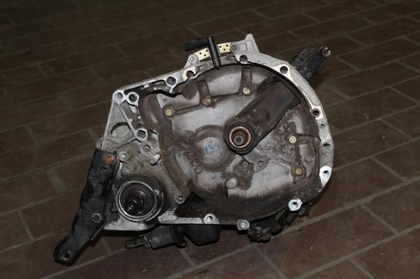 Foto: SCHALTGETRIEBE 5-GANG eines Renault Megane Cabriolet 1.6