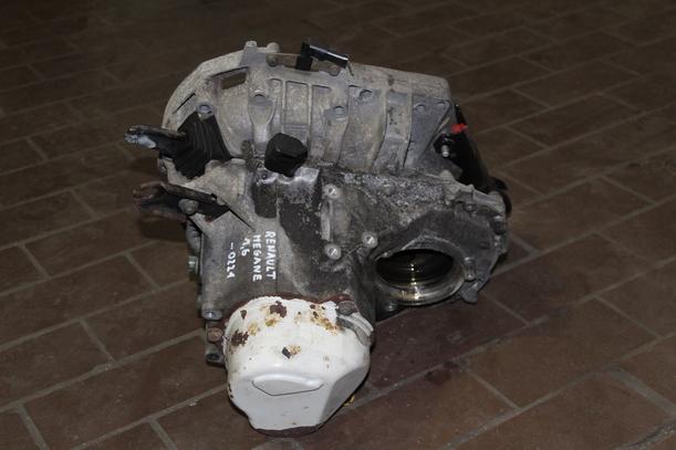 Foto: SCHALTGETRIEBE 5-GANG eines Renault Megane Cabriolet 1.6