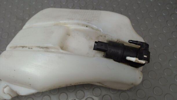 Foto: SCHEIBENWASCHBEHÄLTER eines Citroen C2 1.4 HDi