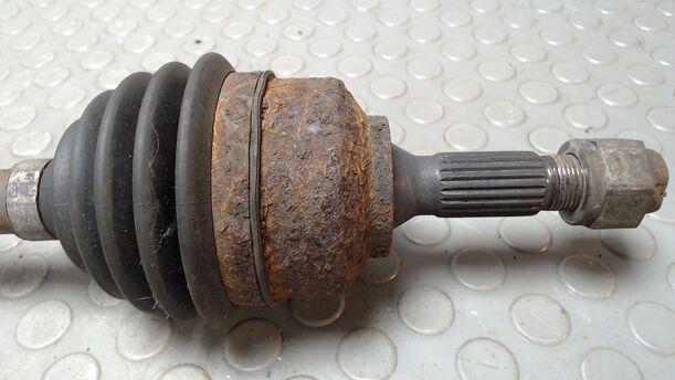 Foto: ANTRIEBSWELLE LINKS eines Citroen C2 1.4 HDi