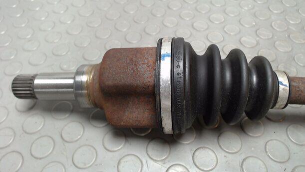 Foto: ANTRIEBSWELLE LINKS eines Citroen C2 1.4 HDi