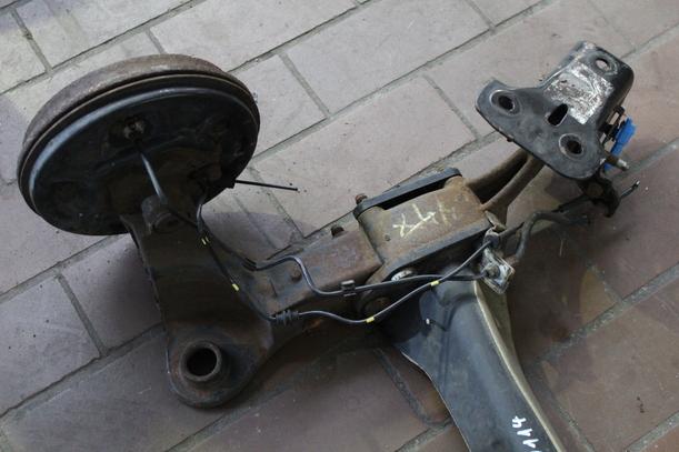 Foto: HINTERACHSE / ACHSE HINTEN eines Citroen C2 1.4 HDi