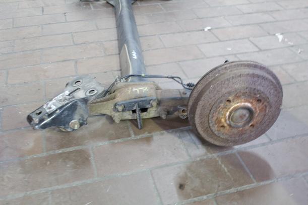 Foto: HINTERACHSE / ACHSE HINTEN eines Citroen C2 1.4 HDi