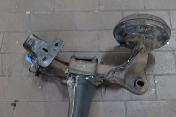 Foto: HINTERACHSE / ACHSE HINTEN eines Citroen C2 1.4 HDi