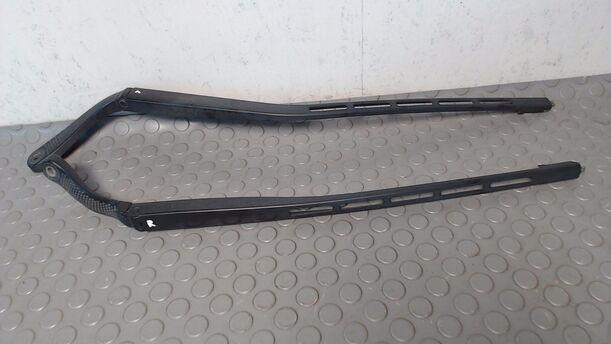 Foto: SCHEIBENWISCHERARME VORN eines Peugeot 307 HDi Break 110