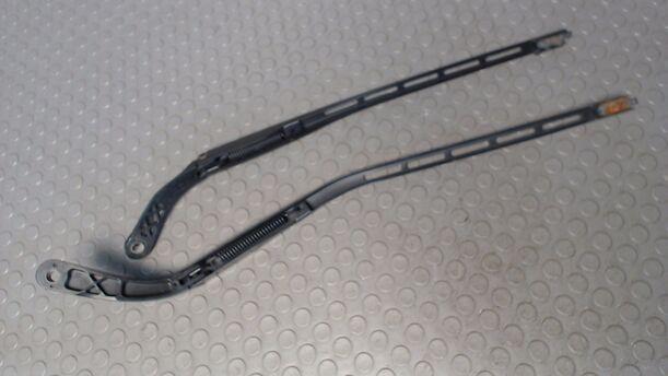 Foto: SCHEIBENWISCHERARME VORN eines Peugeot 307 HDi Break 110