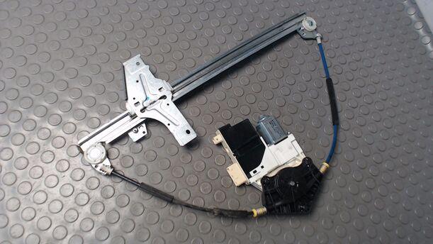 Foto: FENSTERHEBER ELEKTRISCH VORN RECHTS ( BREAK ) eines Peugeot 307 HDi Break 110