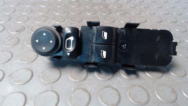Foto: FENSTERHEBERSCHALTER eines Peugeot 307 HDi Break 110