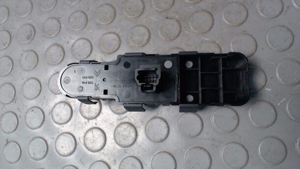 Foto: FENSTERHEBERSCHALTER eines Peugeot 307 HDi Break 110