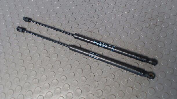 Foto: HECKKLAPPENDÄMPFERPAAR eines Peugeot 307 HDi Break 110