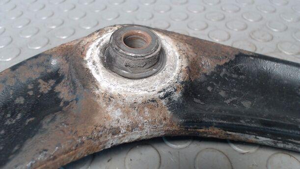 Foto: QUERLENKER VORN LINKS eines Peugeot 307 HDi Break 110