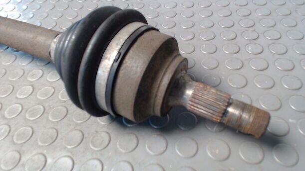 Foto: ANTREIBSWELLE LINKS eines Peugeot 307 HDi Break 110