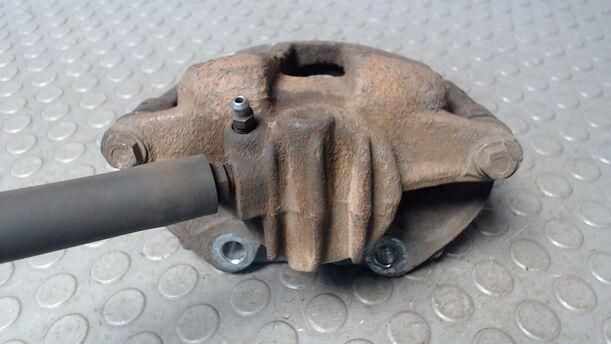 Foto: BREMSSATTEL VORN LINKS eines Peugeot 307 HDi Break 110