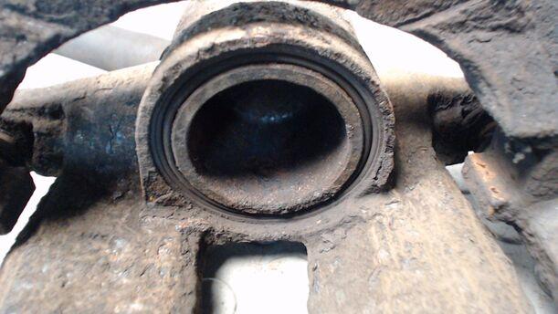Foto: BREMSSATTEL VORN LINKS eines Peugeot 307 HDi Break 110