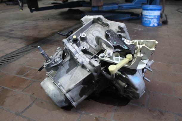Foto: SCHALTGETRIEBE BE4R eines Peugeot 307 HDi Break 110