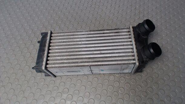 Foto: LADELUFTKÜHLER eines Peugeot 307 HDi Break 110