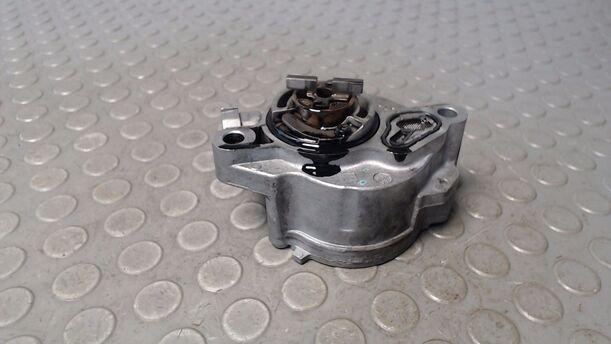 Foto: VAKUUMPUMPE eines Peugeot 307 HDi Break 110