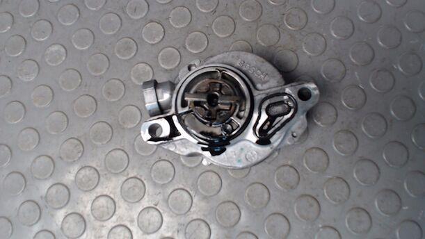 Foto: VAKUUMPUMPE eines Peugeot 307 HDi Break 110