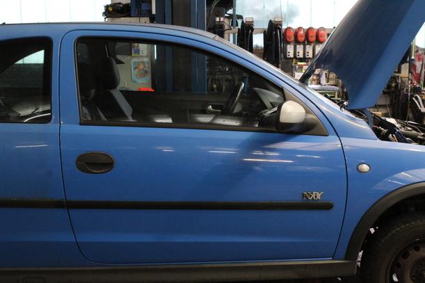 Foto: TÜR VORN RECHTS (3-TÜRER) eines Opel Corsa 1.0 12V