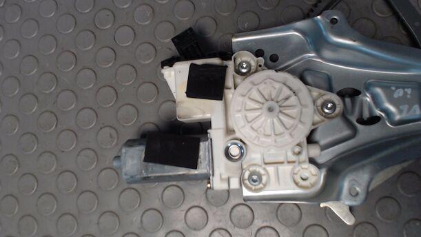 Foto: FENSTERHEBER ELEKTRISCH VORN LINKS eines Opel Signum 2.2 DTI