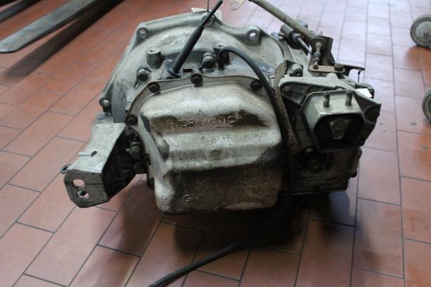 Foto: AUTOMATIKGETRIEBE eines Opel ASCONA 16