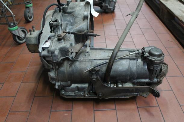 Foto: AUTOMATIKGETRIEBE eines Opel ASCONA 16