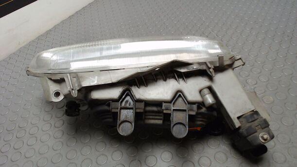 Foto: SCHEINWERFER RECHTS eines Renault Grand Espace 2.0