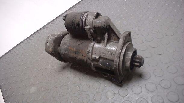 Foto: ANLASSER / STARTER BOSCH eines VW GOLF GL