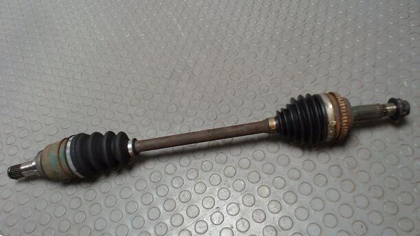 Foto: ANTRIEBSWELLE VORN LINKS eines Toyota Yaris 1.0 CL
