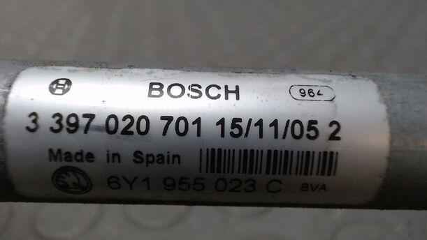 Foto: SCHEIBENWISCHERMOTOR VORN eines Skoda Fabia 1.2 HTP CL