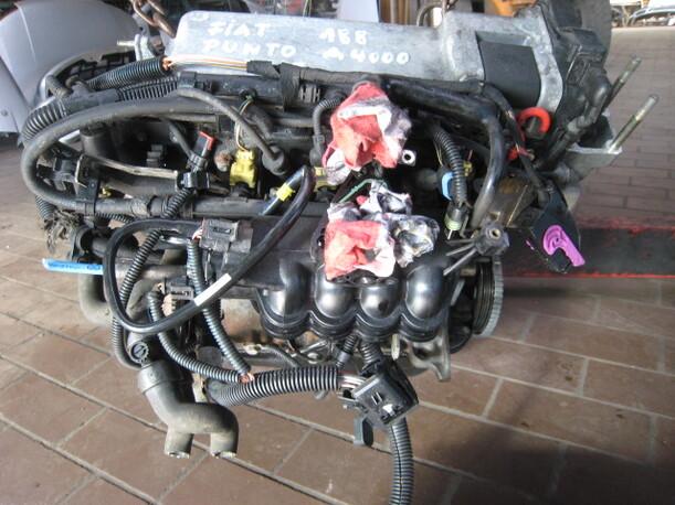 Foto: MOTOR 188A4000 eines Fiat Punto 1.2 S