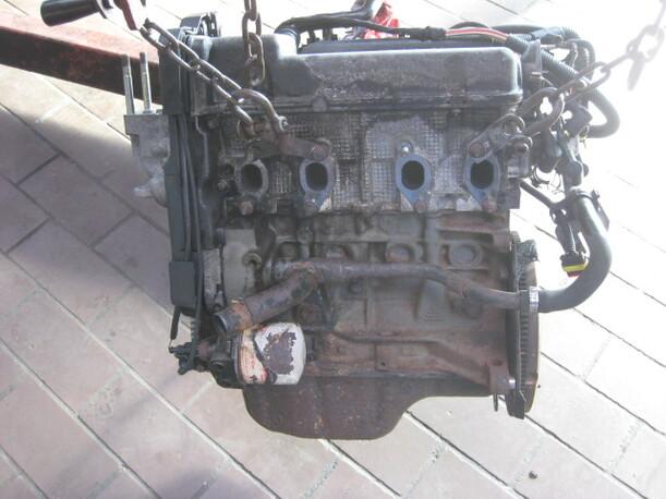 Foto: MOTOR 188A4000 eines Fiat Punto 1.2 S