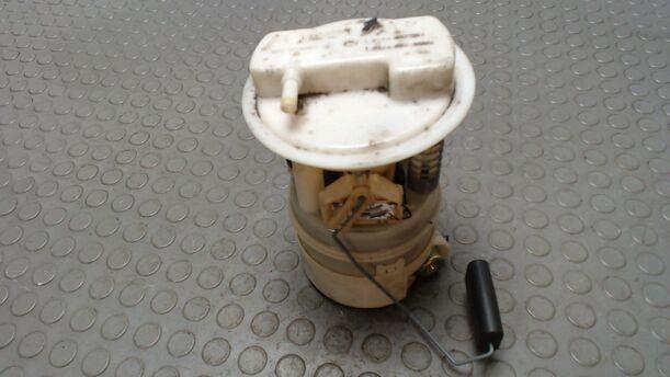 Foto: KRAFTSTOFFPUMPE eines Renault Clio 1.2 16V GSi