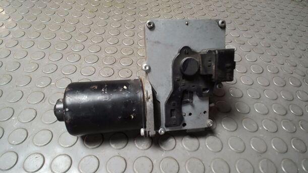 Foto: SCHEIBENWISSCHERMOTOR VORN eines Citroen C4 Coupe 1.6 HDi FAP Avance