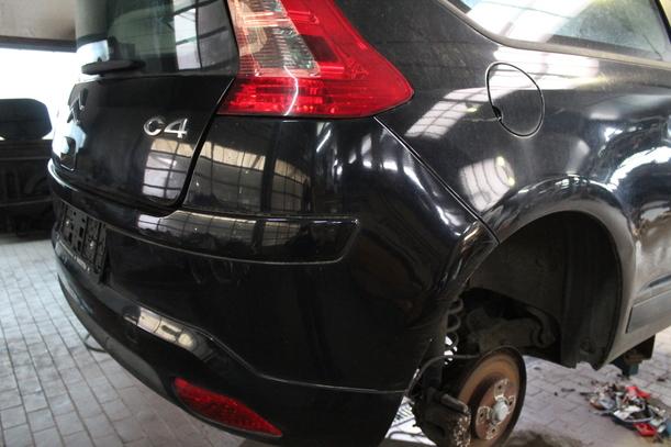 Foto: STOSSFÄNGER/ STOßSTANGE HINTEN eines Citroen C4 Coupe 1.6 HDi FAP GSi