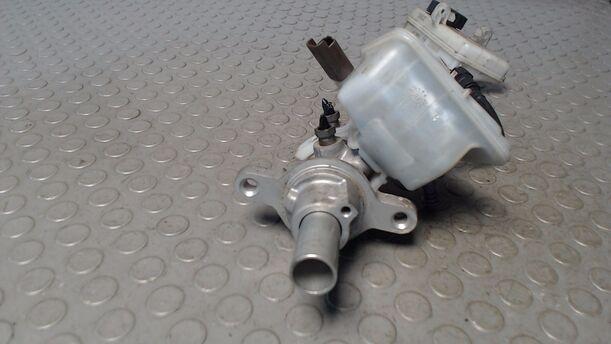 Foto: HAUPTBREMSZYLINDER eines Citroen C4 Coupe 1.6 HDi FAP GSi
