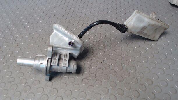 Foto: HAUPTBREMSZYLINDER eines Citroen C4 Coupe 1.6 HDi FAP GSi
