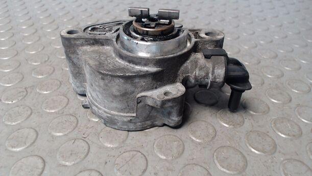 Foto: VAKUUMPUMPE eines Citroen C4 Coupe 1.6 HDi FAP Avance