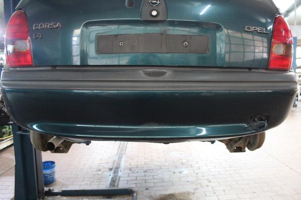 Foto: STOSSFÄNGER/ STOßSTANGE HINTEN eines Opel Corsa GLX