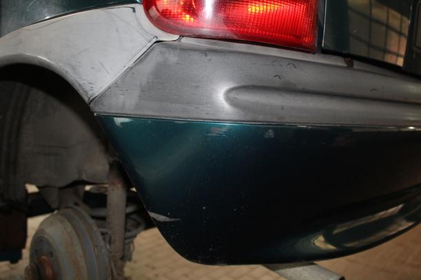 Foto: STOSSFÄNGER/ STOßSTANGE HINTEN eines Opel Corsa GLX