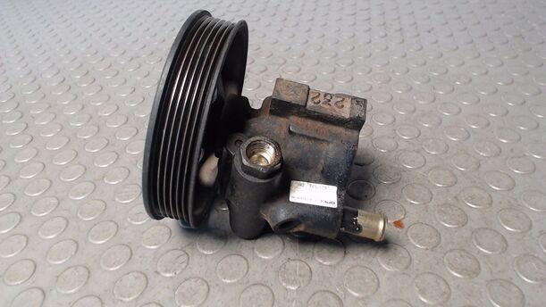 Foto: PUMPE SERVOLENKUNG eines Opel Corsa GLX