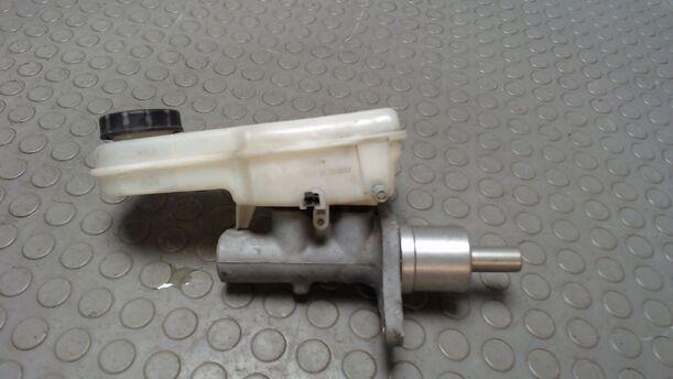 Foto: HAUPTBREMSZYLINDER eines Mitsubishi Colt 1.1 XL