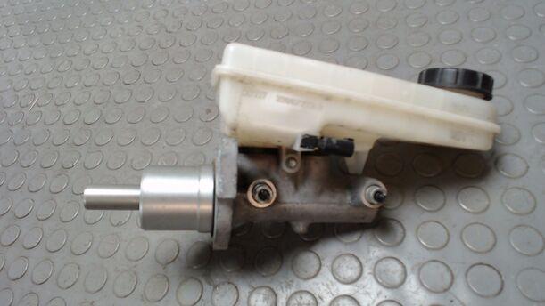 Foto: HAUPTBREMSZYLINDER eines Mitsubishi Colt 1.1 XL