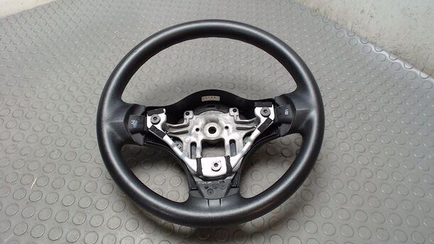 Foto: LENKRAD eines Mitsubishi Colt 1.1 XL