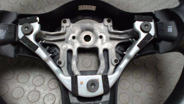 Foto: LENKRAD eines Mitsubishi Colt 1.1 XL