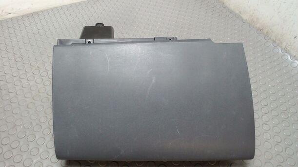 Foto: HANDSCHUHFACH eines Mitsubishi Colt 1.1 XL